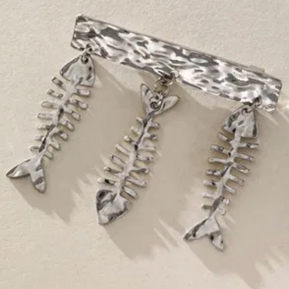 Free People NWT Silver Fishbone Brooch